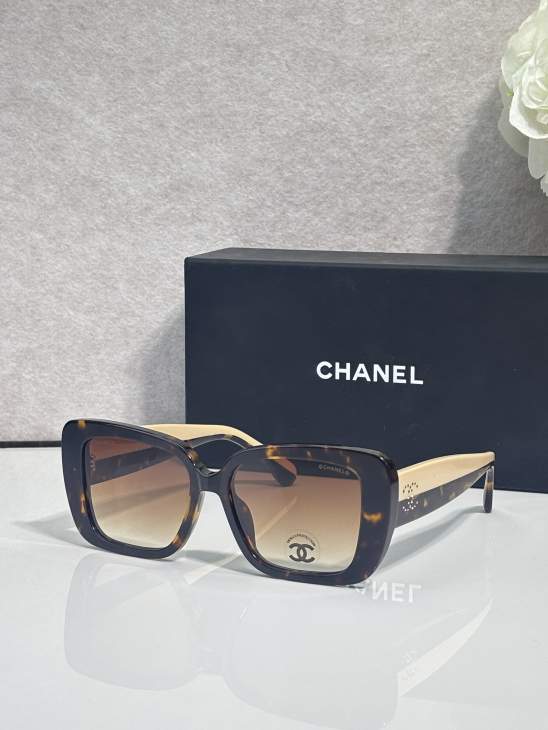 Picture of Chanel Sunglasses _SKUfw79760170fw